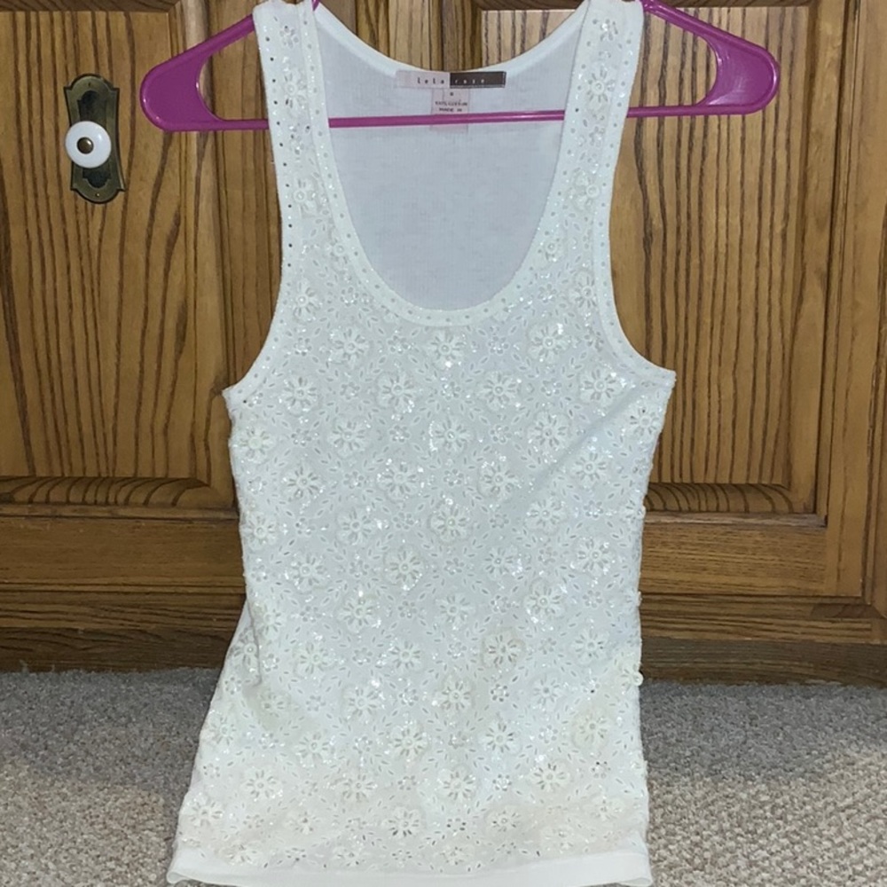 Bead design, but casual/fun Tela Rose tank sz S